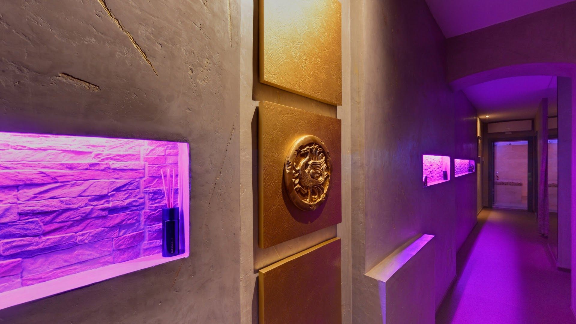 Paris No. 5 - Erotic Massage in Berlin, Germany
