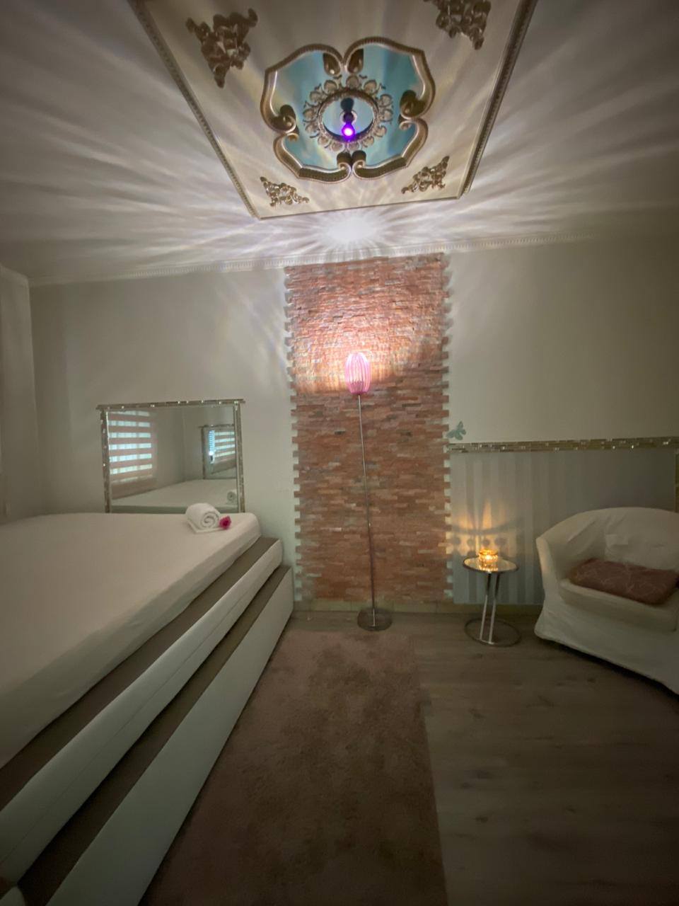 Tantra Wellness Massagen - Erotic Massage in Berlin, Germany