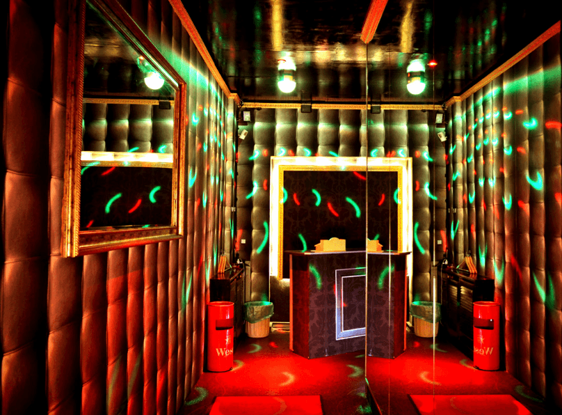 Bonbon Bar Berlin - Nightclub in Berlin, Germany