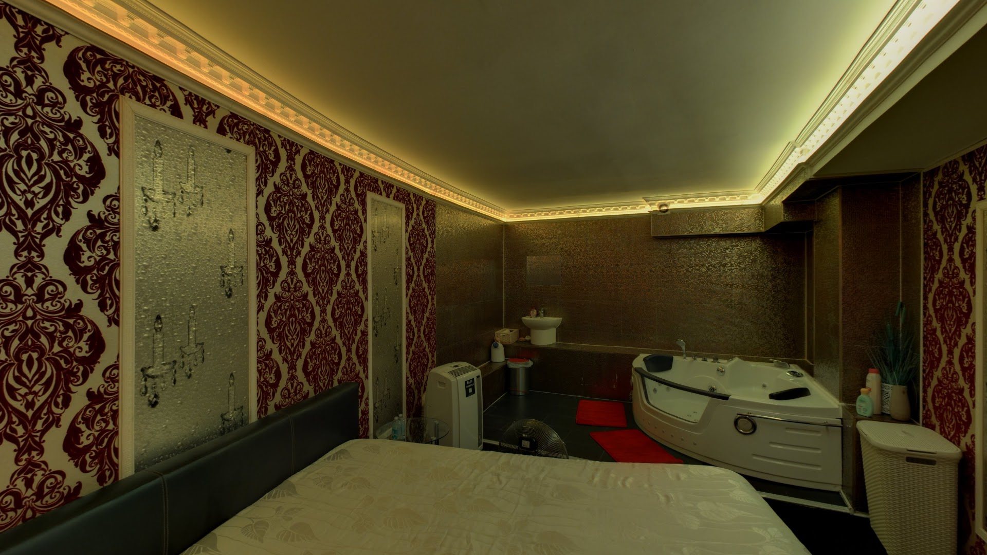 Golden Dolls - Nightclub in Berlin, Germany