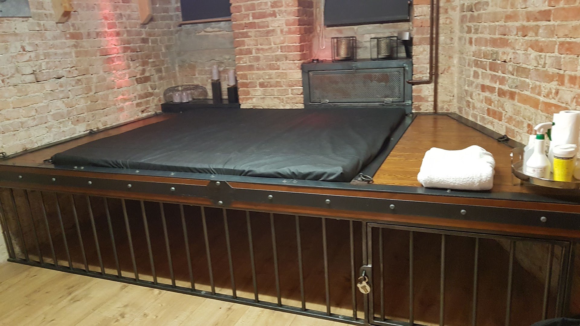 Shibari Bar - Nightclub in Berlin, Germany