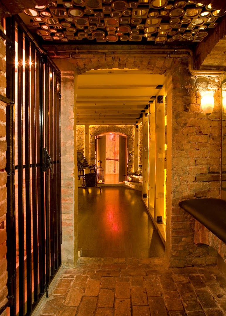 Shibari Bar - Nightclub in Berlin, Germany