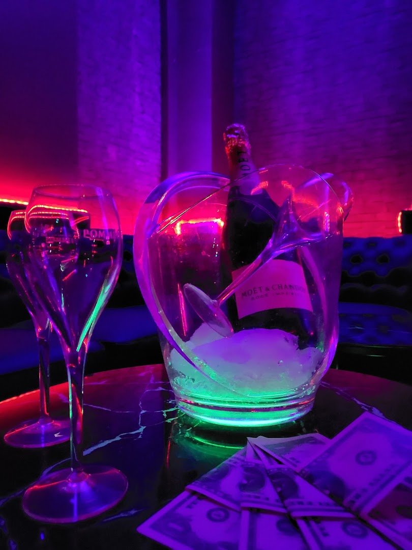 Tutti Frutti Tabledance Club - Nightclub in Berlin, Germany