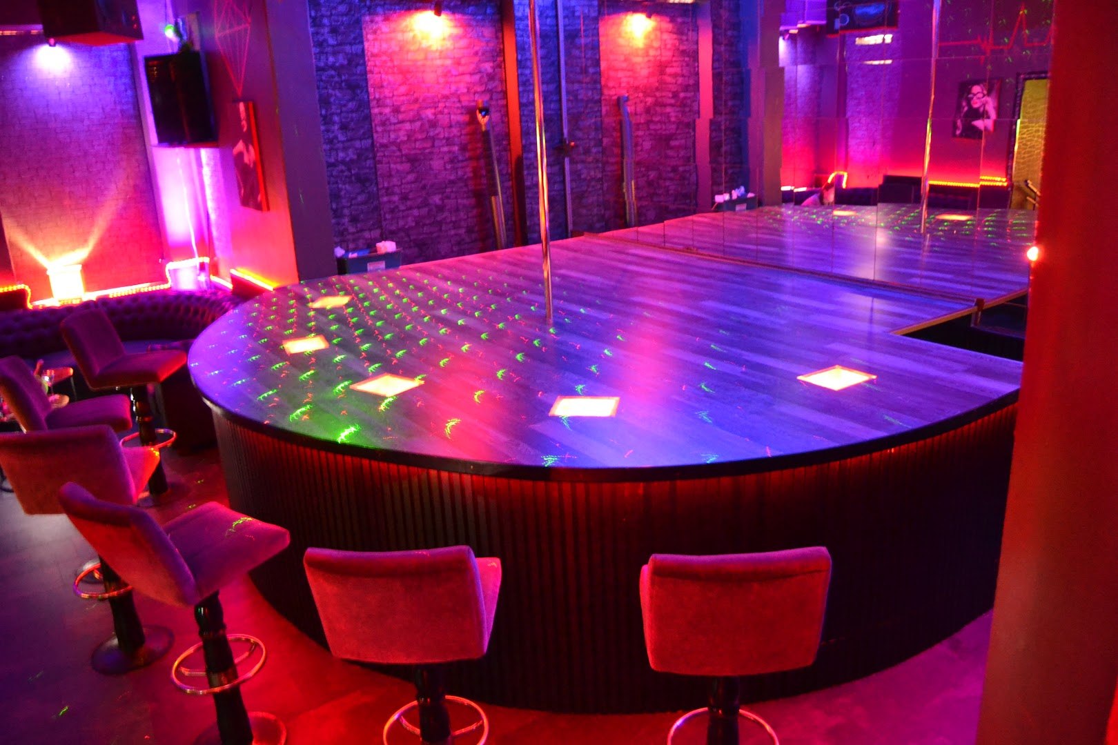 Tutti Frutti Tabledance Club - Nightclub in Berlin, Germany