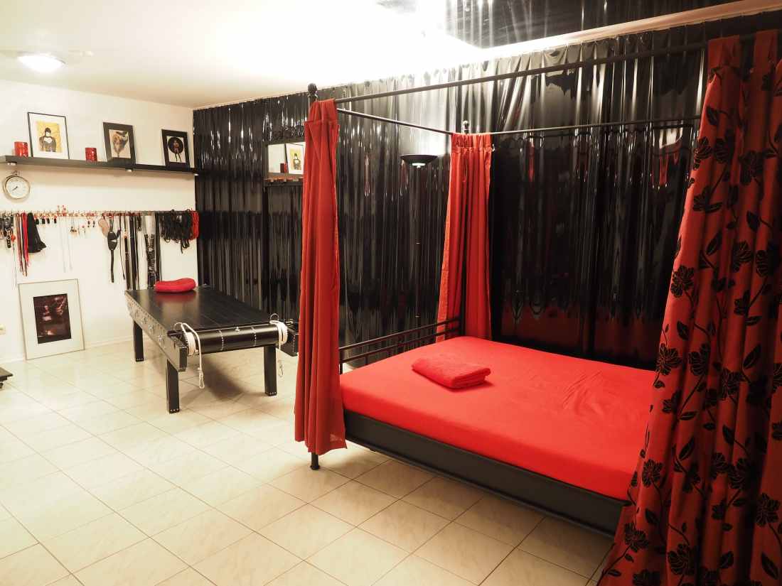 Bizarr- Und Heavy Rubber Studio Herrin Roxana - Brothel in Dachau, Germany