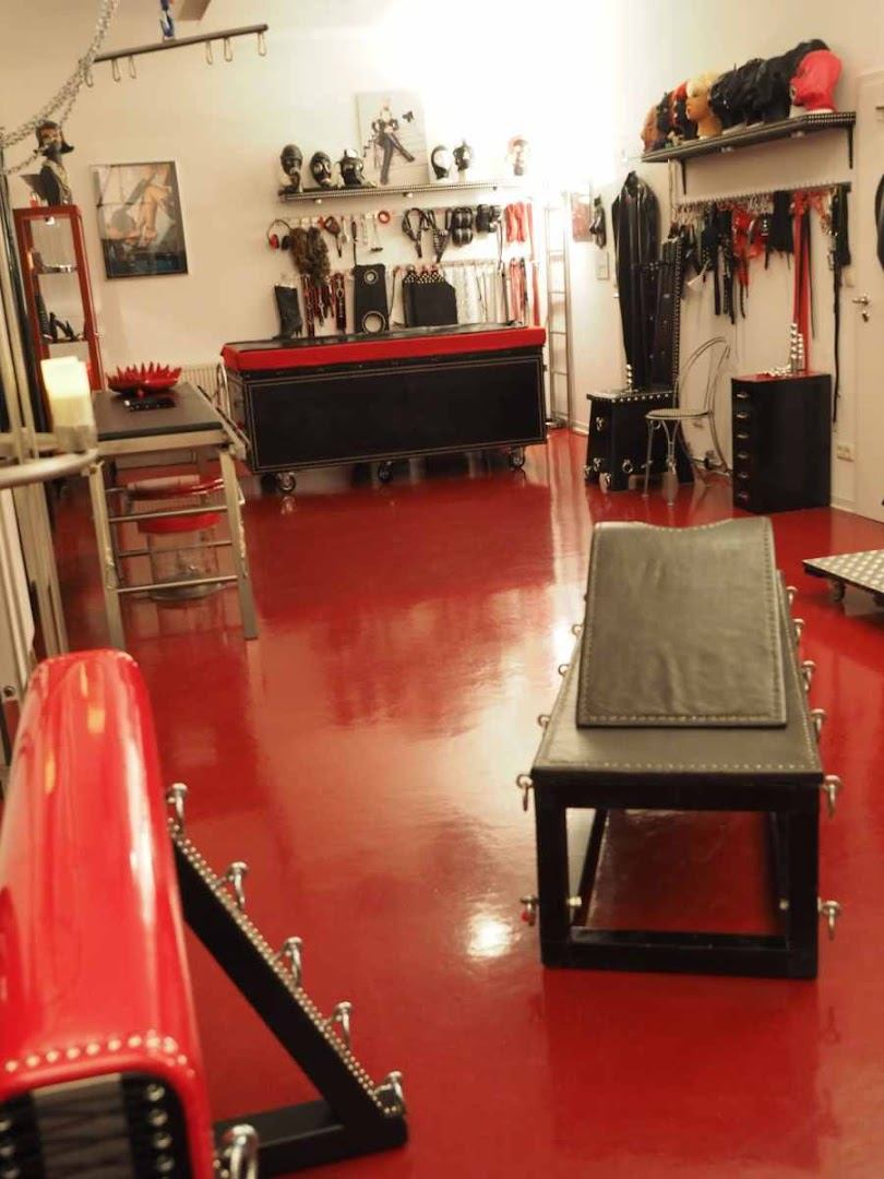 Bizarr- Und Heavy Rubber Studio Herrin Roxana - Brothel in Dachau, Germany