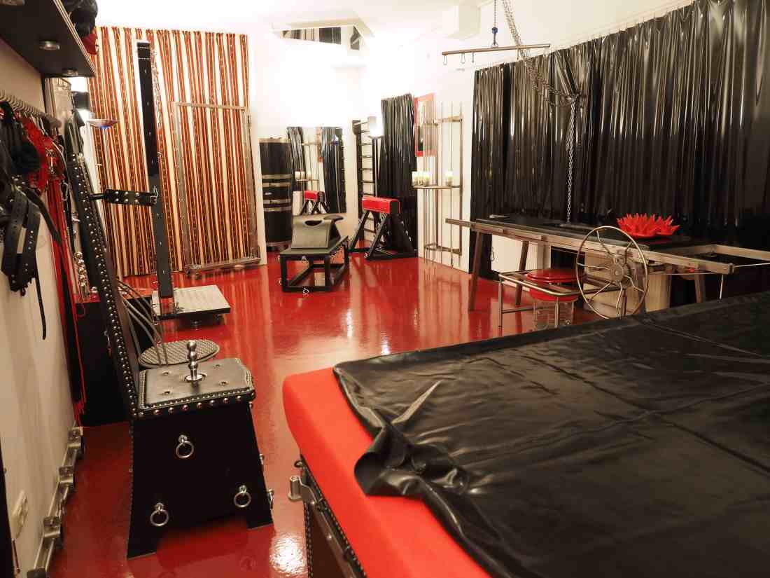 Bizarr- Und Heavy Rubber Studio Herrin Roxana - Brothel in Dachau, Germany