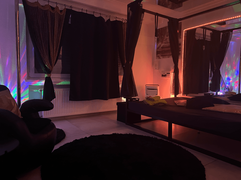 Friends By Michelle - Erotic Massage in Dietzenbach, Germany