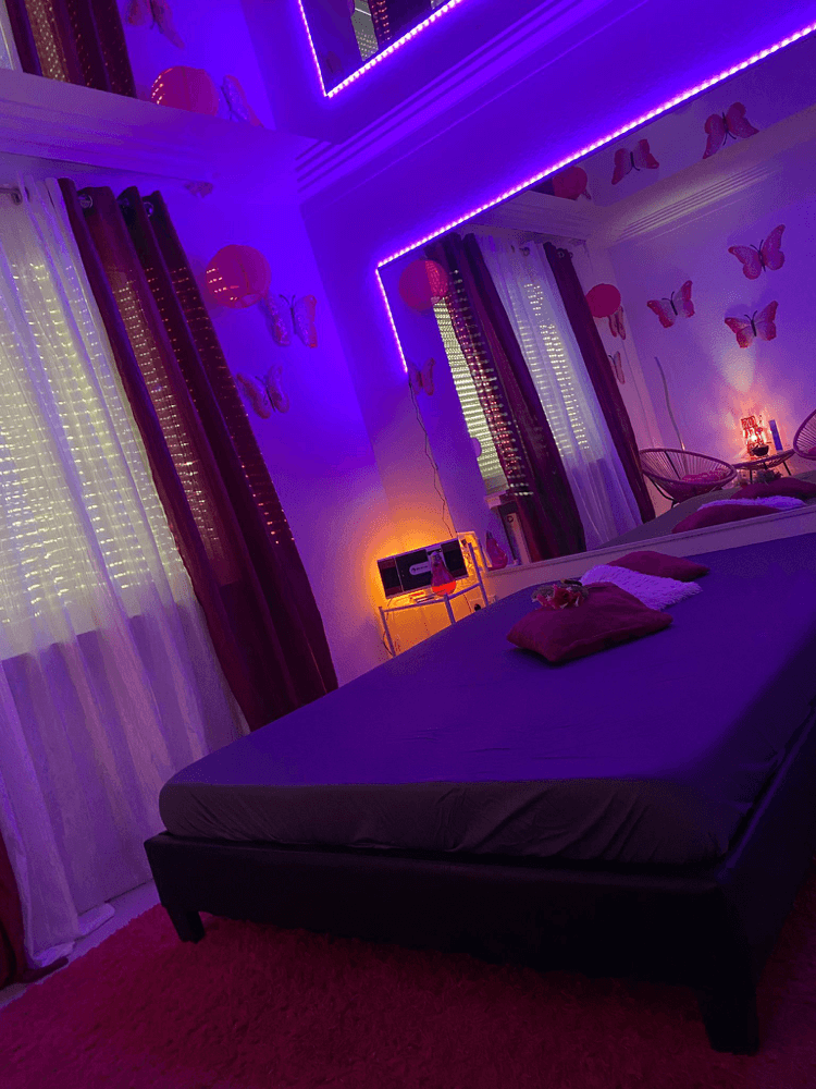 Friends By Michelle - Erotic Massage in Dietzenbach, Germany