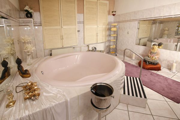 Salon Cora - Erotic Massage in Duisburg, Germany