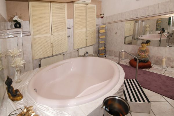 Salon Cora - Erotic Massage in Duisburg, Germany