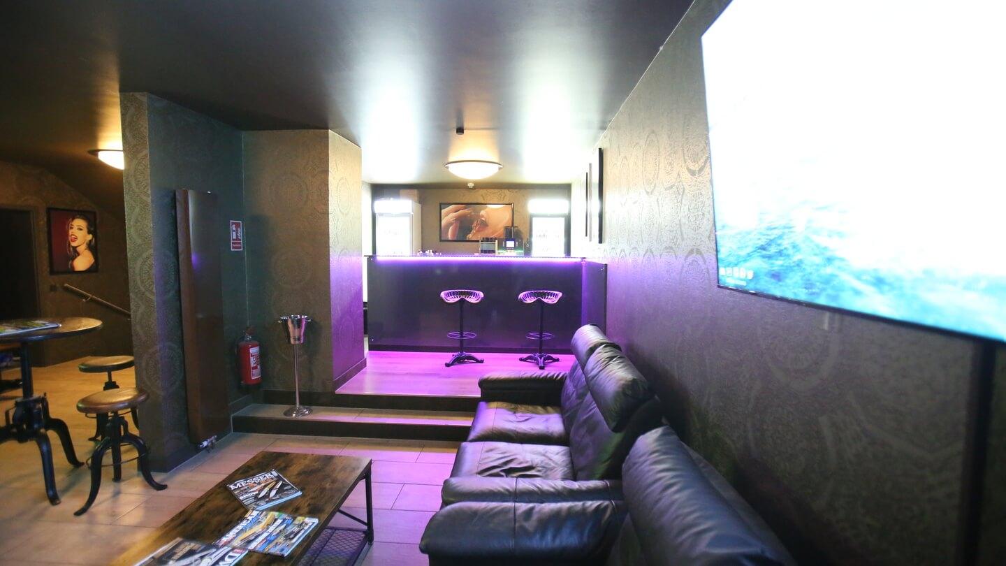 Palmera Düsseldorf: Erotikclub, Bordell, Nightclub & Saunaclub - Nightclub in Dusseldorf, Germany