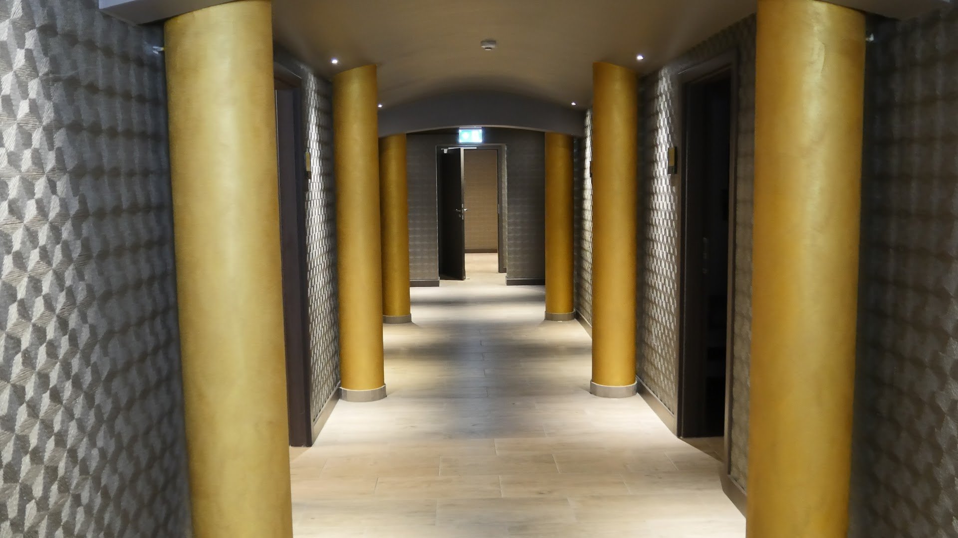 Palmera Düsseldorf: Erotikclub, Bordell, Nightclub & Saunaclub - Nightclub in Dusseldorf, Germany