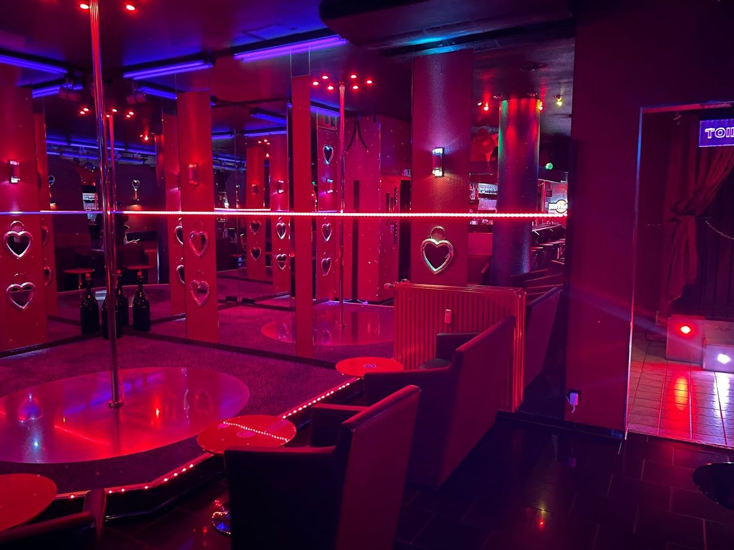 Tropical Nights Tabledance & Bar - Nightclub in Dusseldorf, Germany