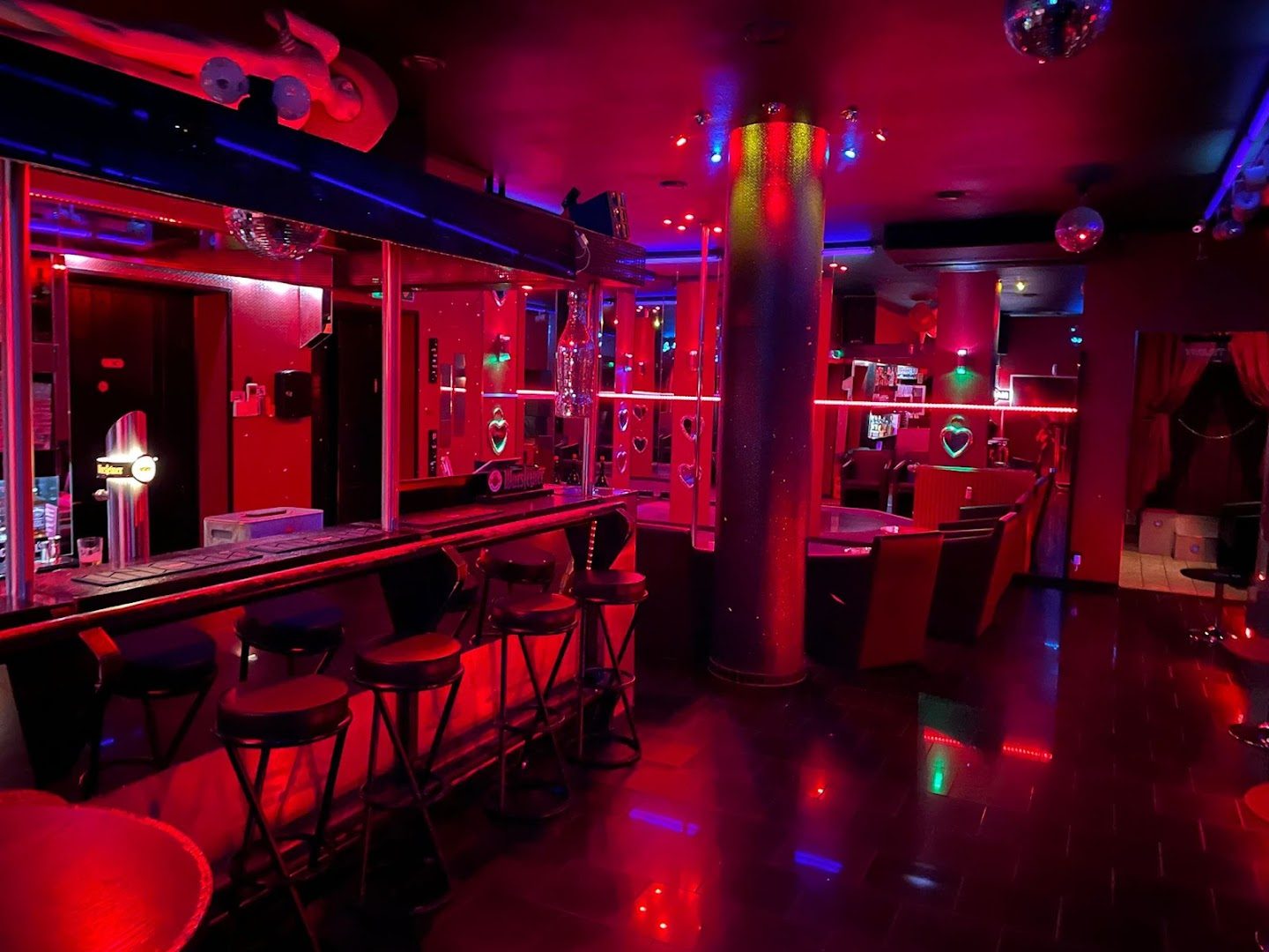 Tropical Nights Tabledance & Bar - Nightclub in Dusseldorf, Germany