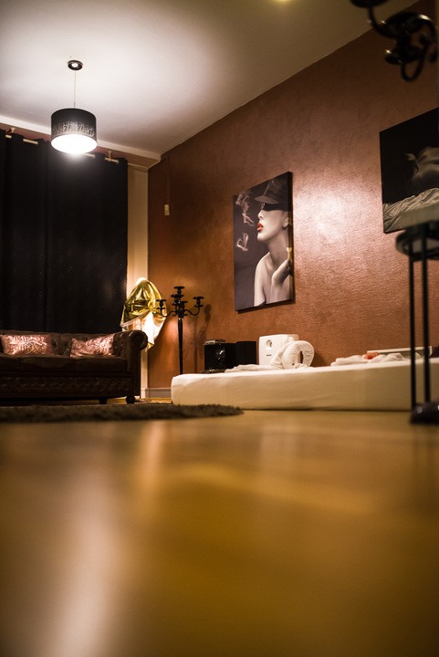 Glamour Massage - Erotische Massagen Frankfurt - Erotic Massage in Frankfurt Am Main, Germany