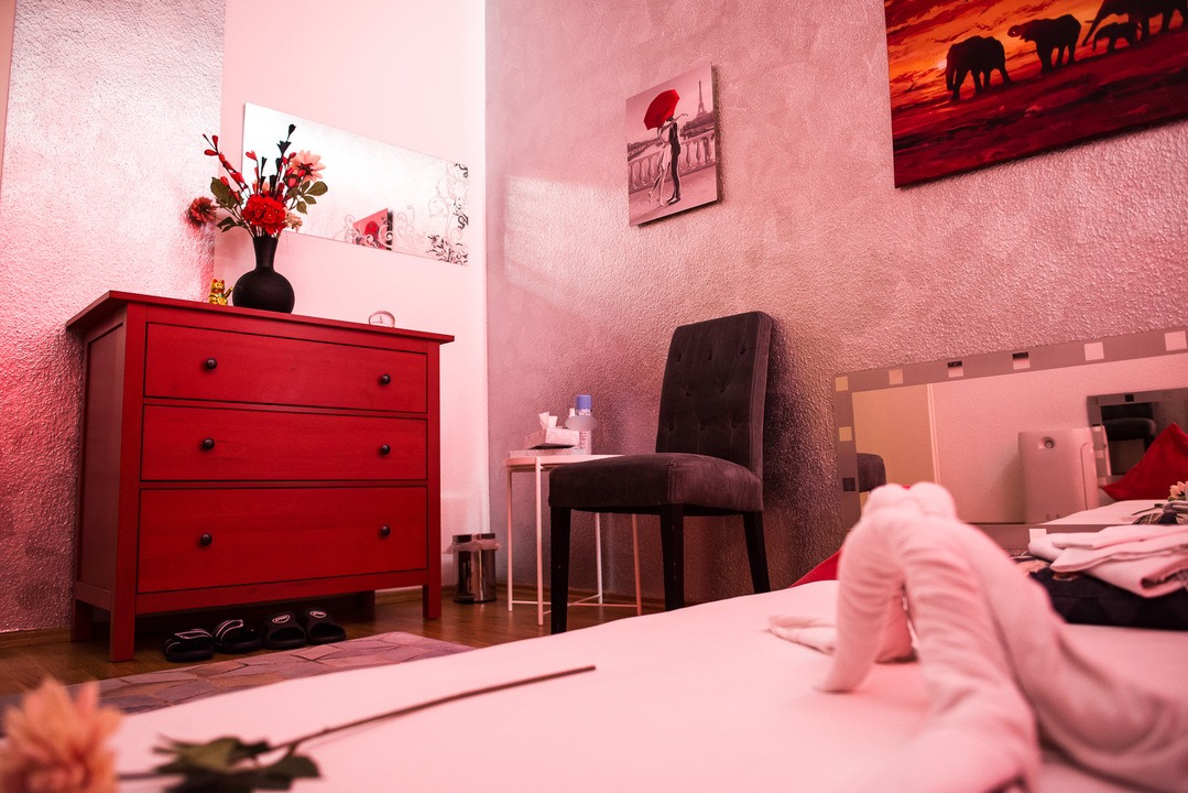 Glamour Massage - Erotische Massagen Frankfurt - Erotic Massage in Frankfurt Am Main, Germany