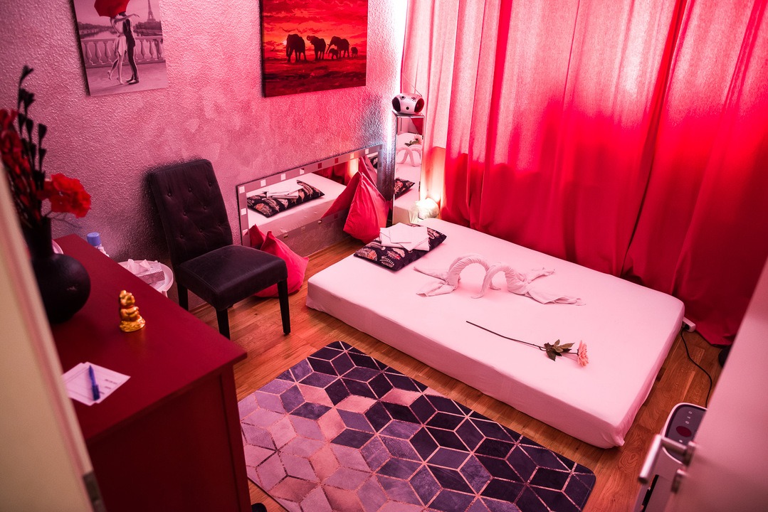 Glamour Massage - Erotische Massagen Frankfurt - Erotic Massage in Frankfurt Am Main, Germany