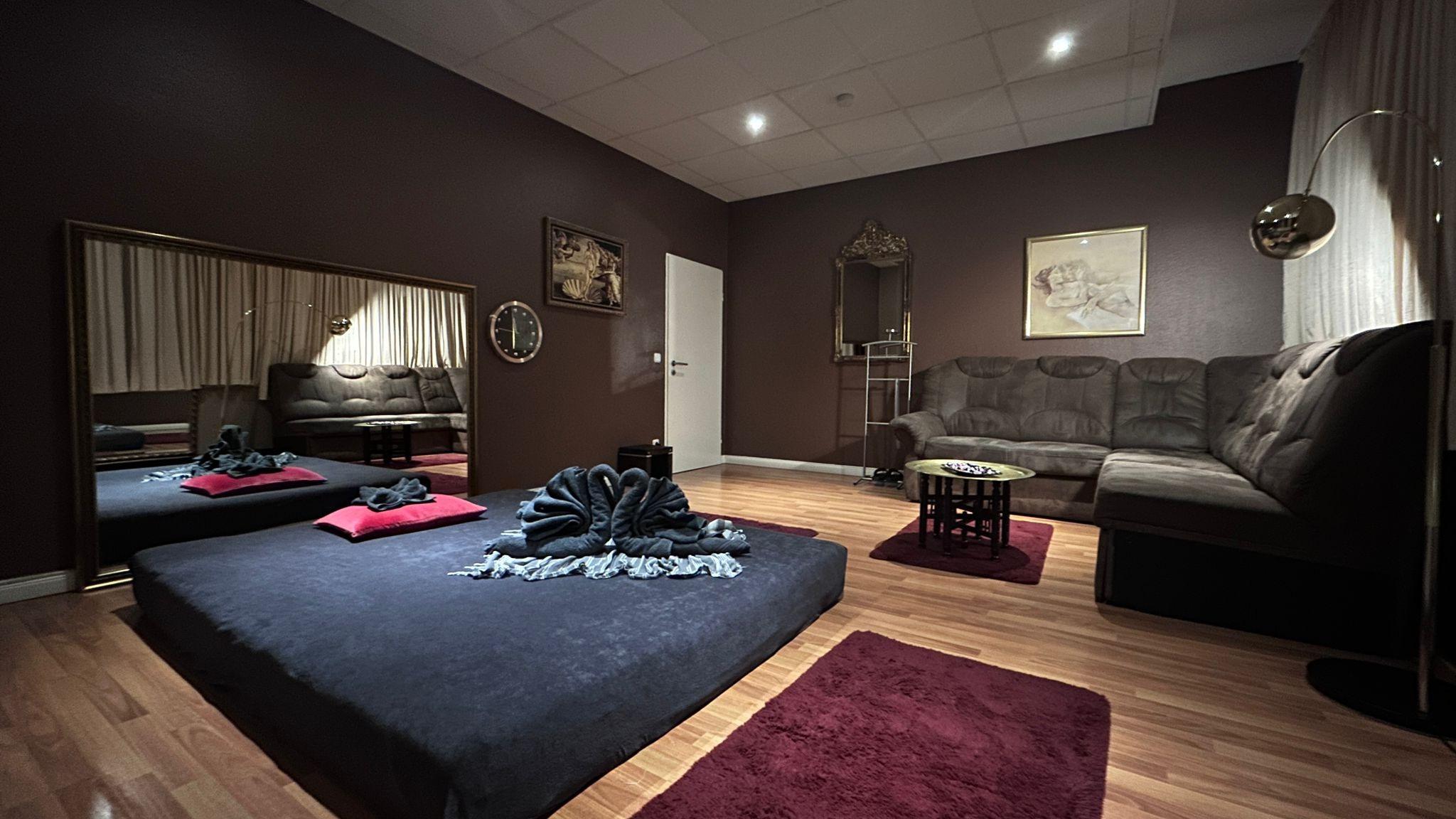 Velvet Massagestudio - Erotic Massage in Frankfurt Am Main, Germany