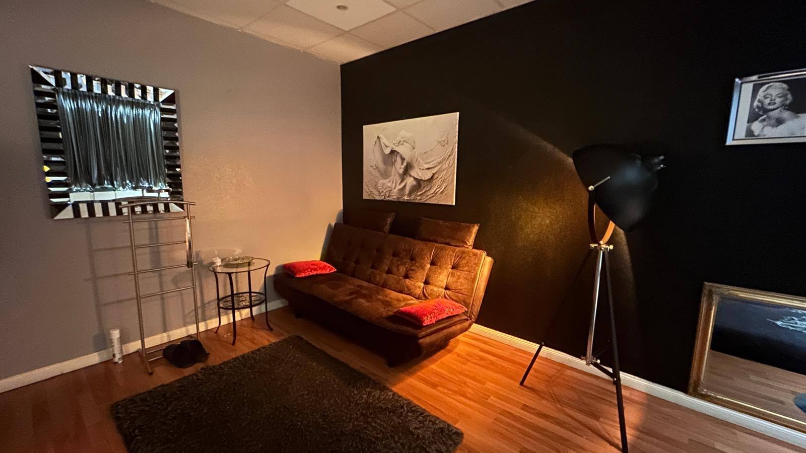 Velvet Massagestudio - Erotic Massage in Frankfurt Am Main, Germany
