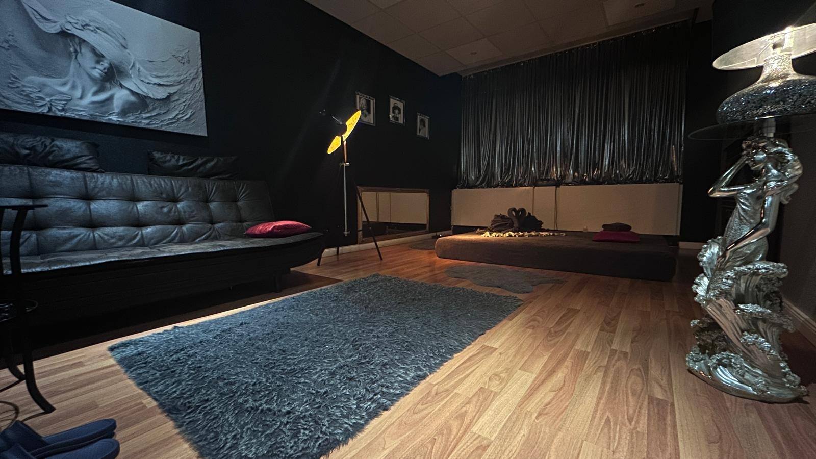 Velvet Massagestudio - Erotic Massage in Frankfurt Am Main, Germany