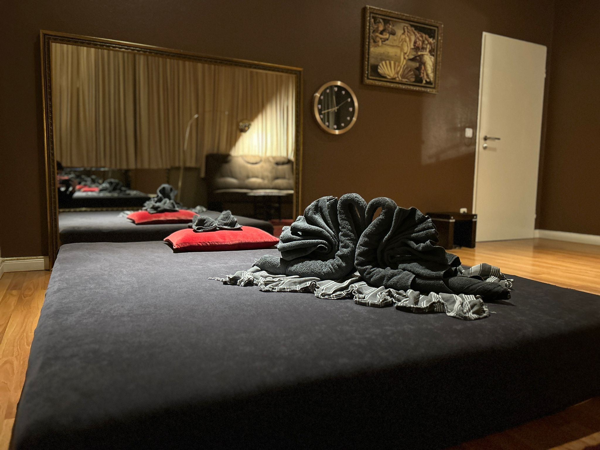 Velvet Massagestudio - Erotic Massage in Frankfurt Am Main, Germany