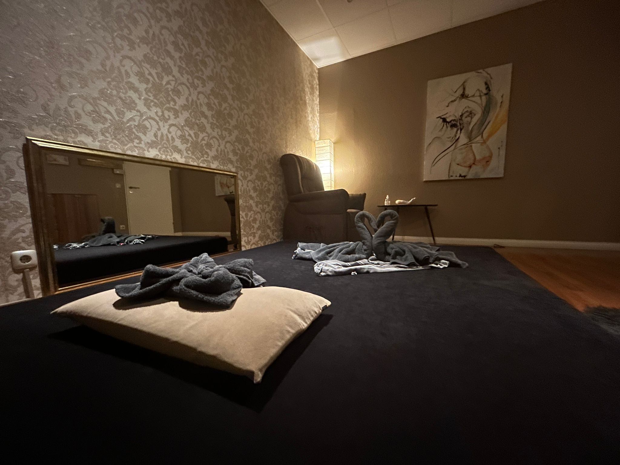 Velvet Massagestudio - Erotic Massage in Frankfurt Am Main, Germany