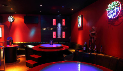Dollhouse Beach Club - Nightclub in Hamburg, Germany