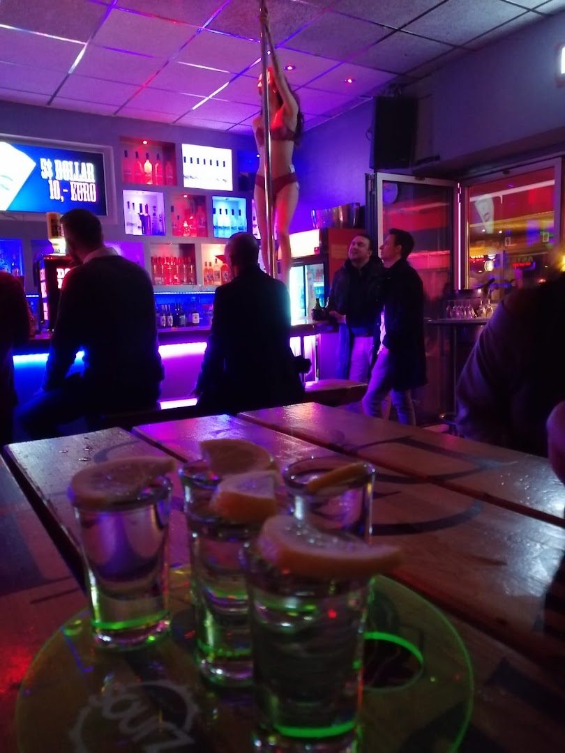 Dollhouse Beach Club - Nightclub in Hamburg, Germany
