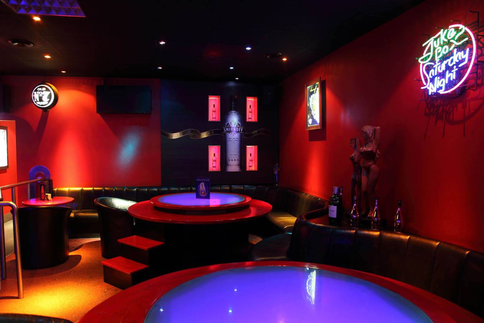 Dollhouse Beach Club - Nightclub in Hamburg, Germany
