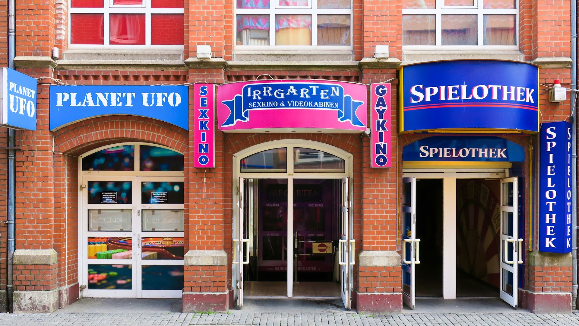 Fgs Gmbh - Irrgarten Pornokino & Bar (Gay-Hetero) 365 Tage Für Euch Da! - Nightclub in Hanover, Germany
