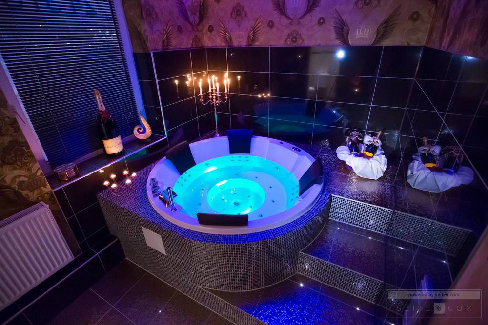 Lotta's Privathaus - Nightclub in Lubeck, Germany
