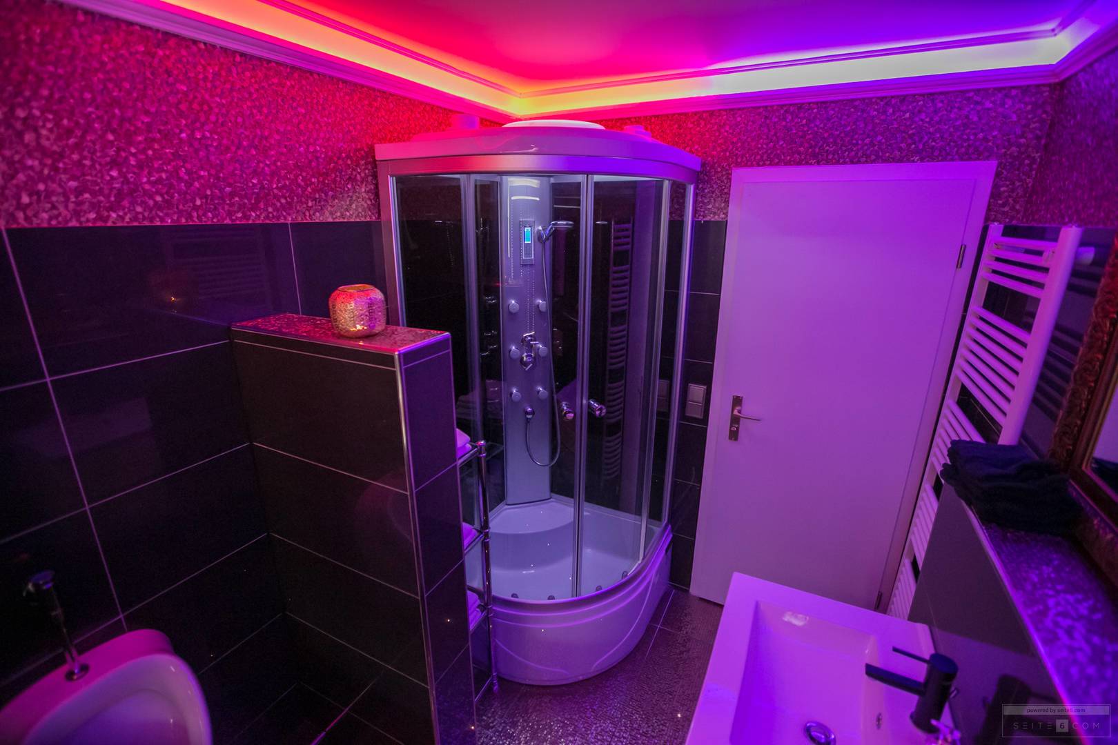 Lotta's Privathaus - Nightclub in Lubeck, Germany
