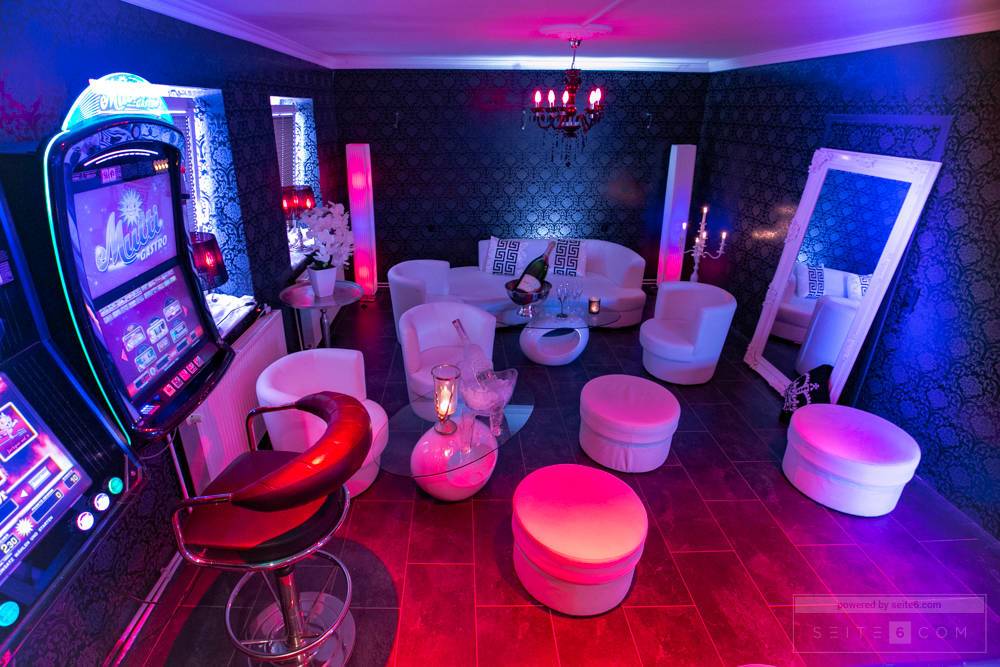 Lotta's Privathaus - Nightclub in Lubeck, Germany