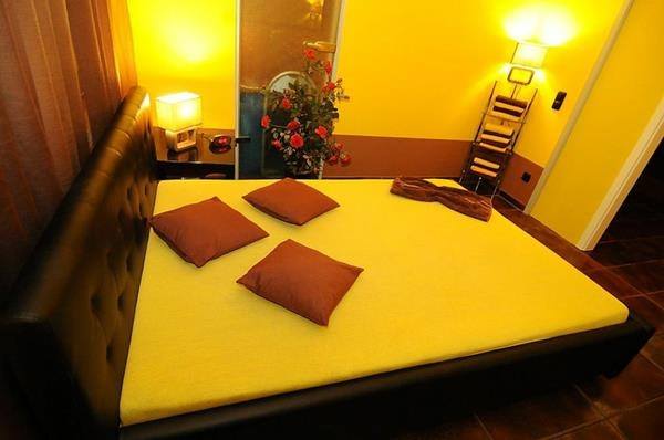 Privat Sunshine - Brothel in Monchengladbach, Germany