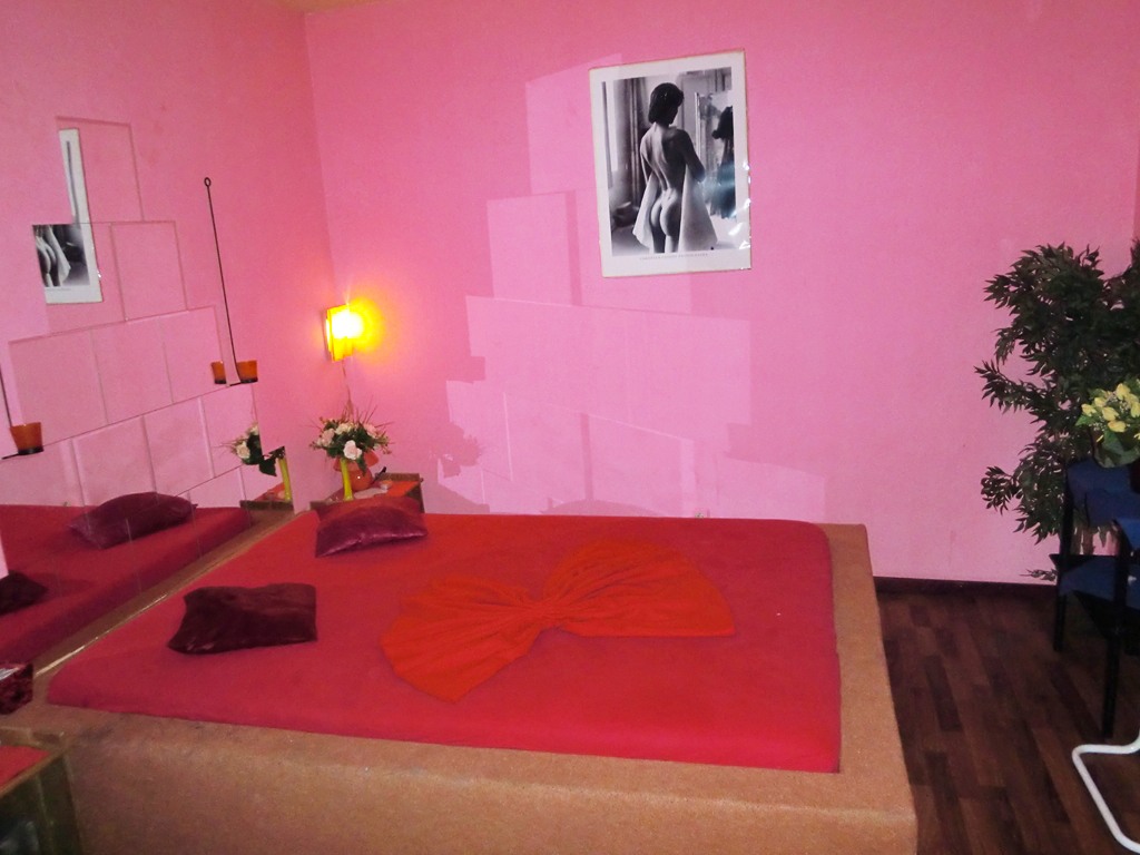 Nightclub Bienenkorbchen - Nightclub in Monchengladbach, Germany