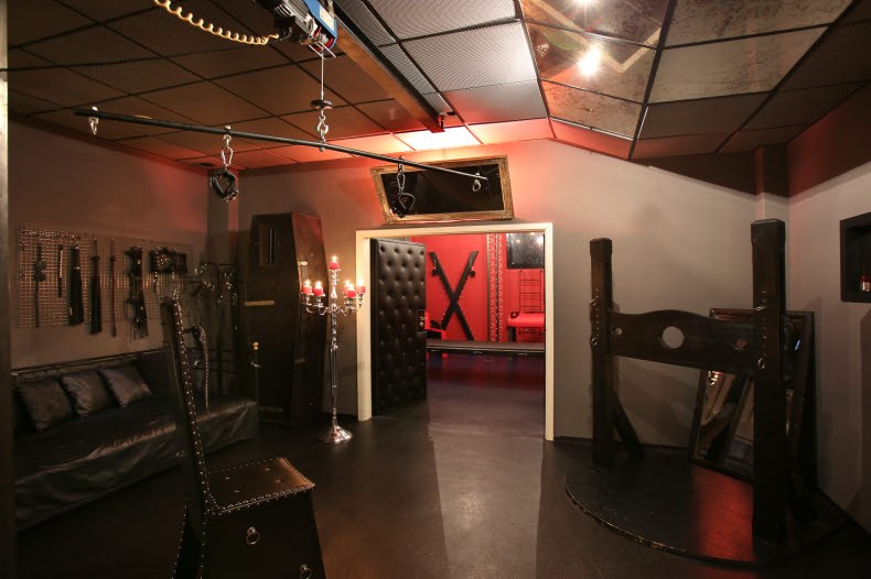 Castell Roissy - Bizarr Erotik & Sm-Studio - Brothel in Munich, Germany