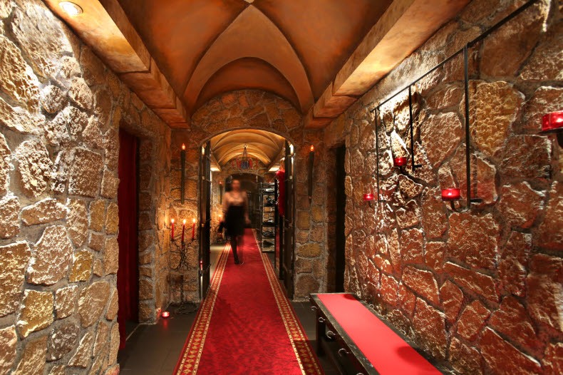 Castell Roissy - Bizarr Erotik & Sm-Studio - Brothel in Munich, Germany