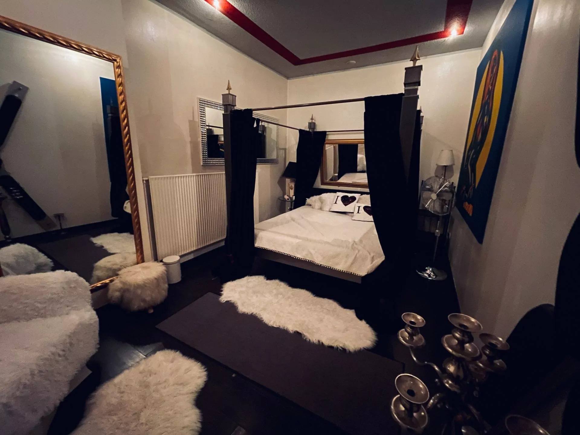 Castell Roissy - Bizarr Erotik & Sm-Studio - Brothel in Munich, Germany