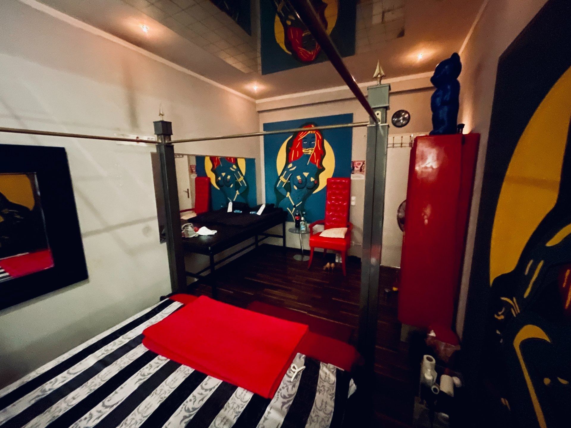 Castell Roissy - Bizarr Erotik & Sm-Studio - Brothel in Munich, Germany