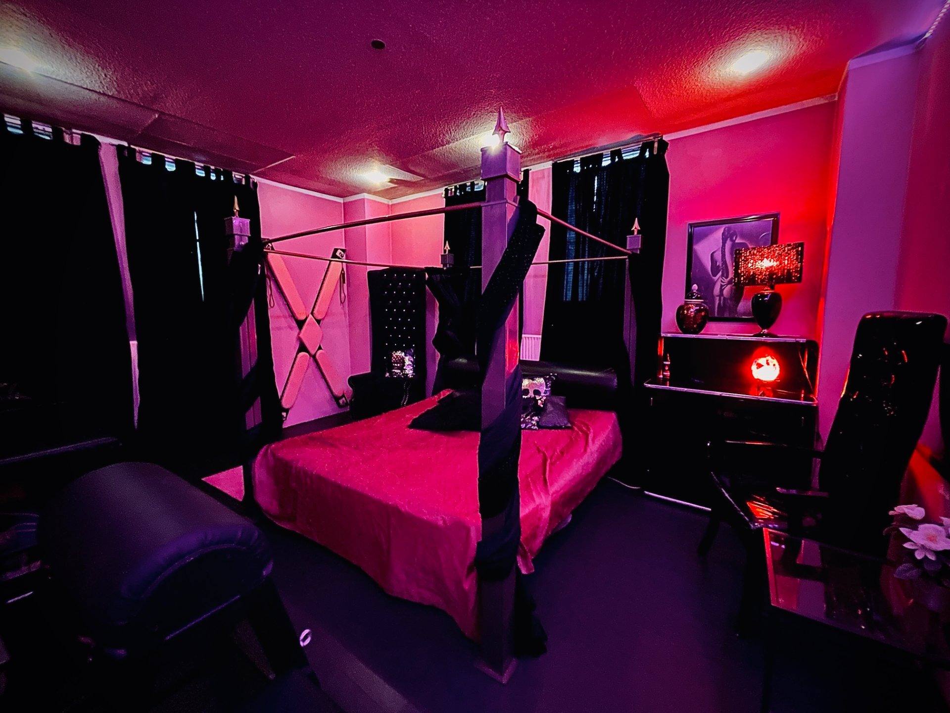 Castell Roissy - Bizarr Erotik & Sm-Studio - Brothel in Munich, Germany