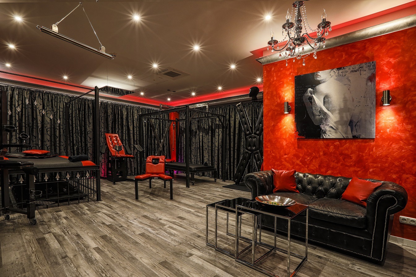 Domina Studio Elegance - Bdsm Studio - Brothel in Munich, Germany