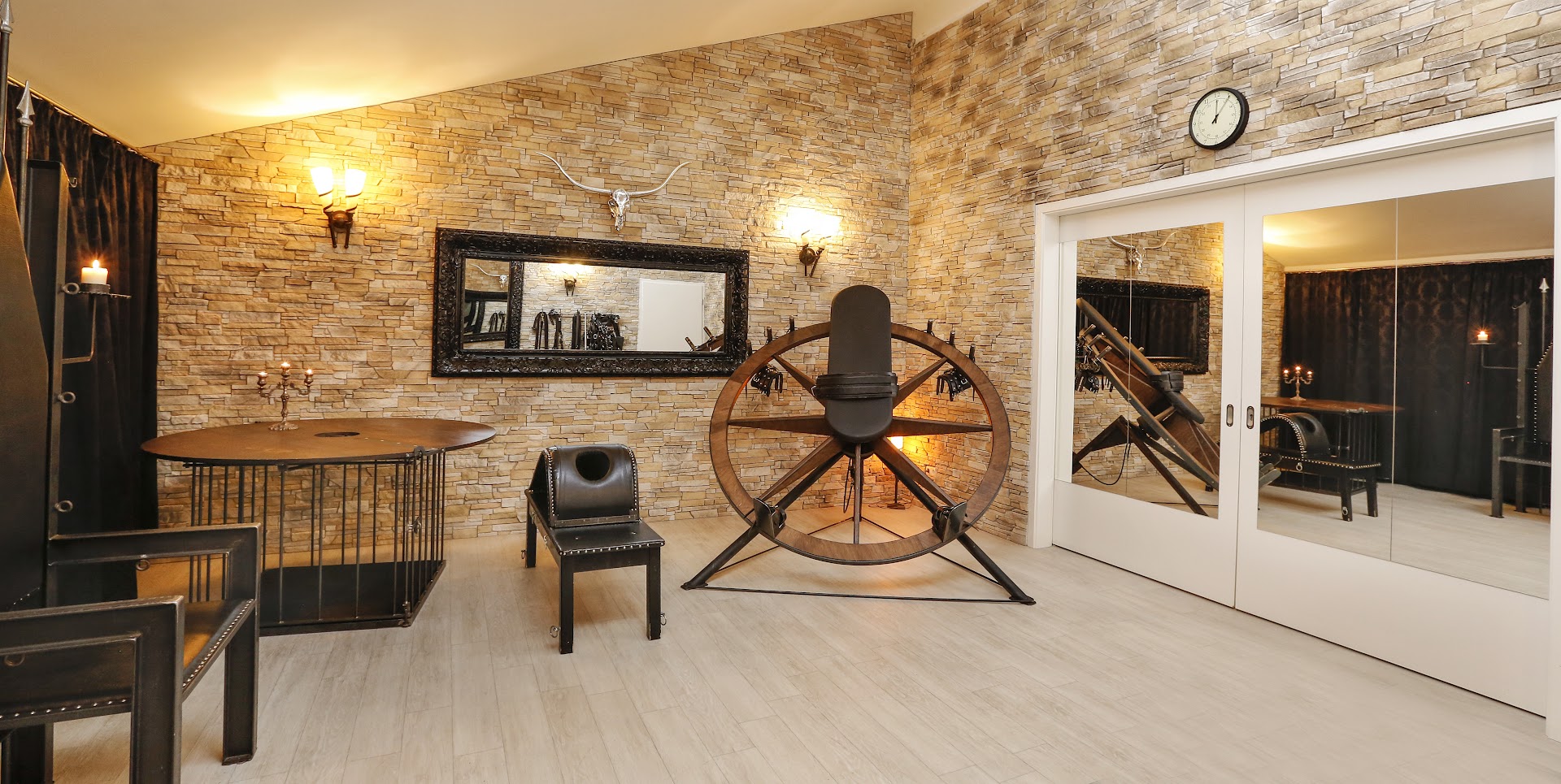 Domina Studio Elegance - Bdsm Studio - Brothel in Munich, Germany
