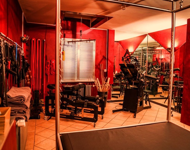 Domina Studio Unschlagbar - Brothel in Munich, Germany