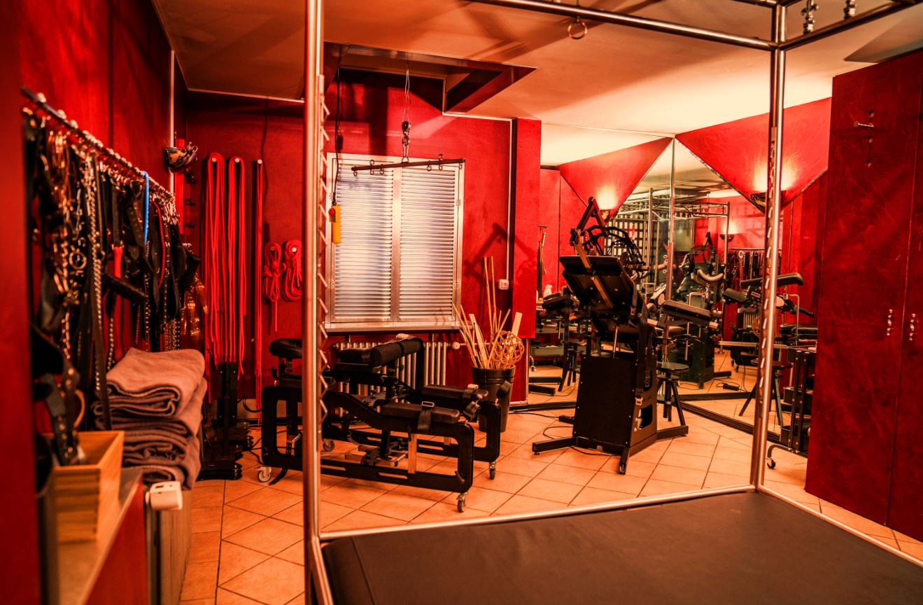 Domina Studio Unschlagbar - Brothel in Munich, Germany