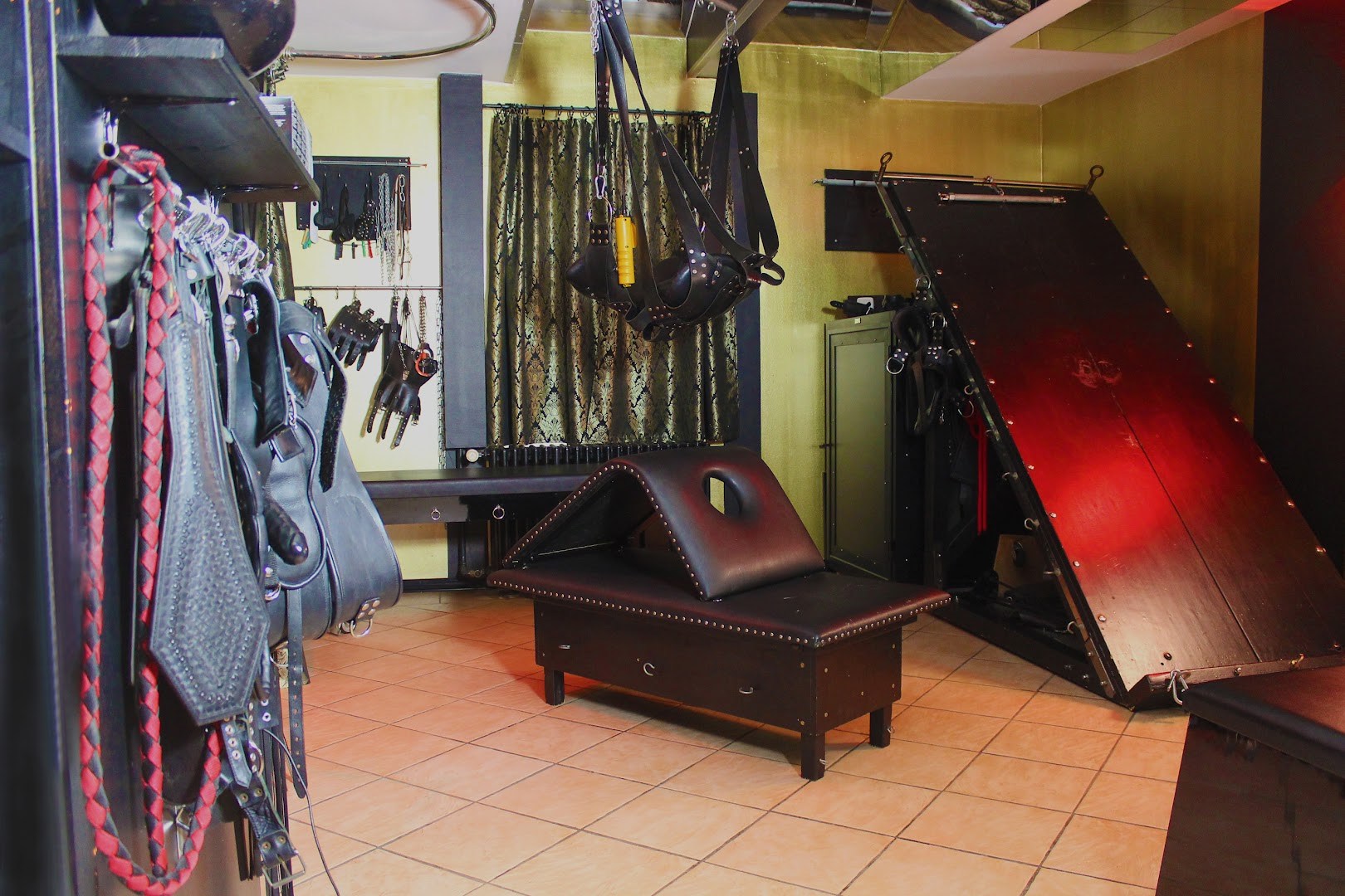 Domina Studio Unschlagbar - Brothel in Munich, Germany