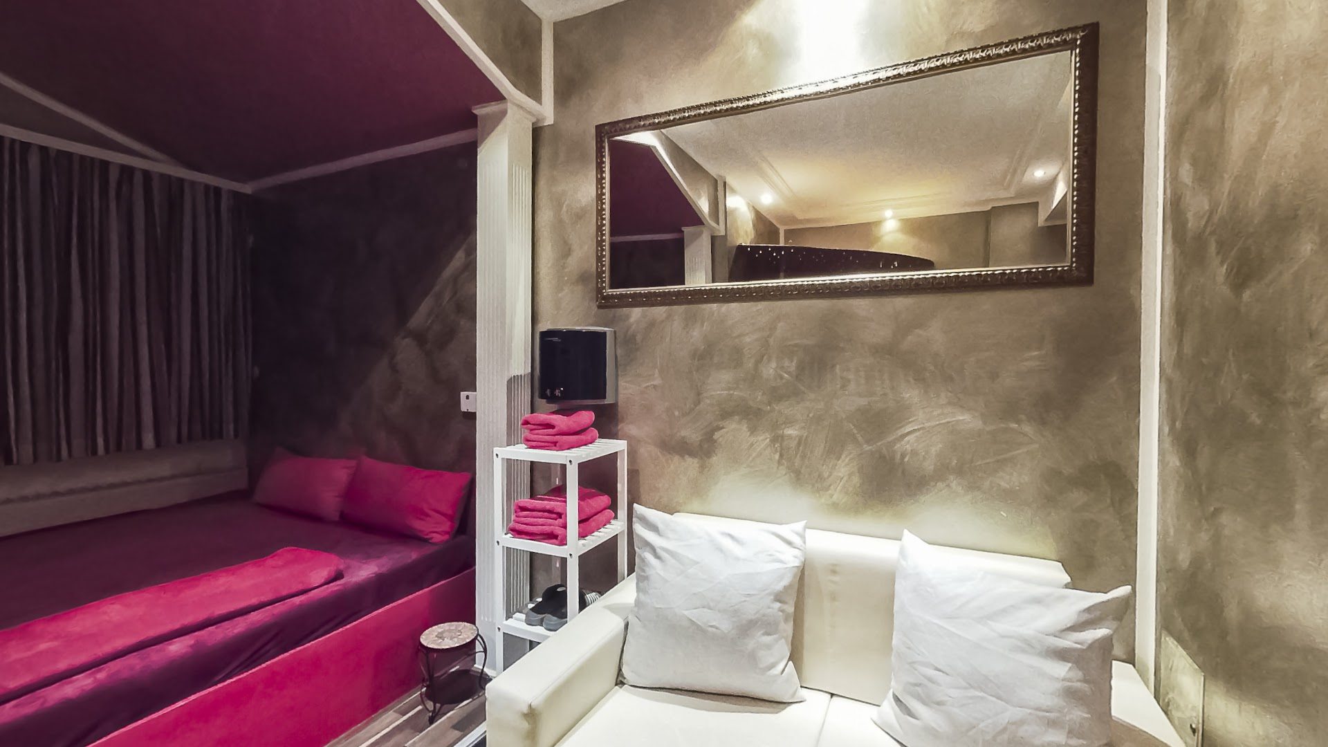 Monaco Apartments - Brothel in Munich, Germany