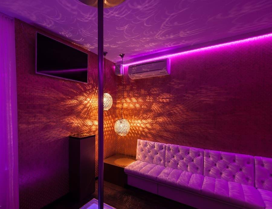 Boobs Gentlemen's Club - Nightclub in Munich, Germany