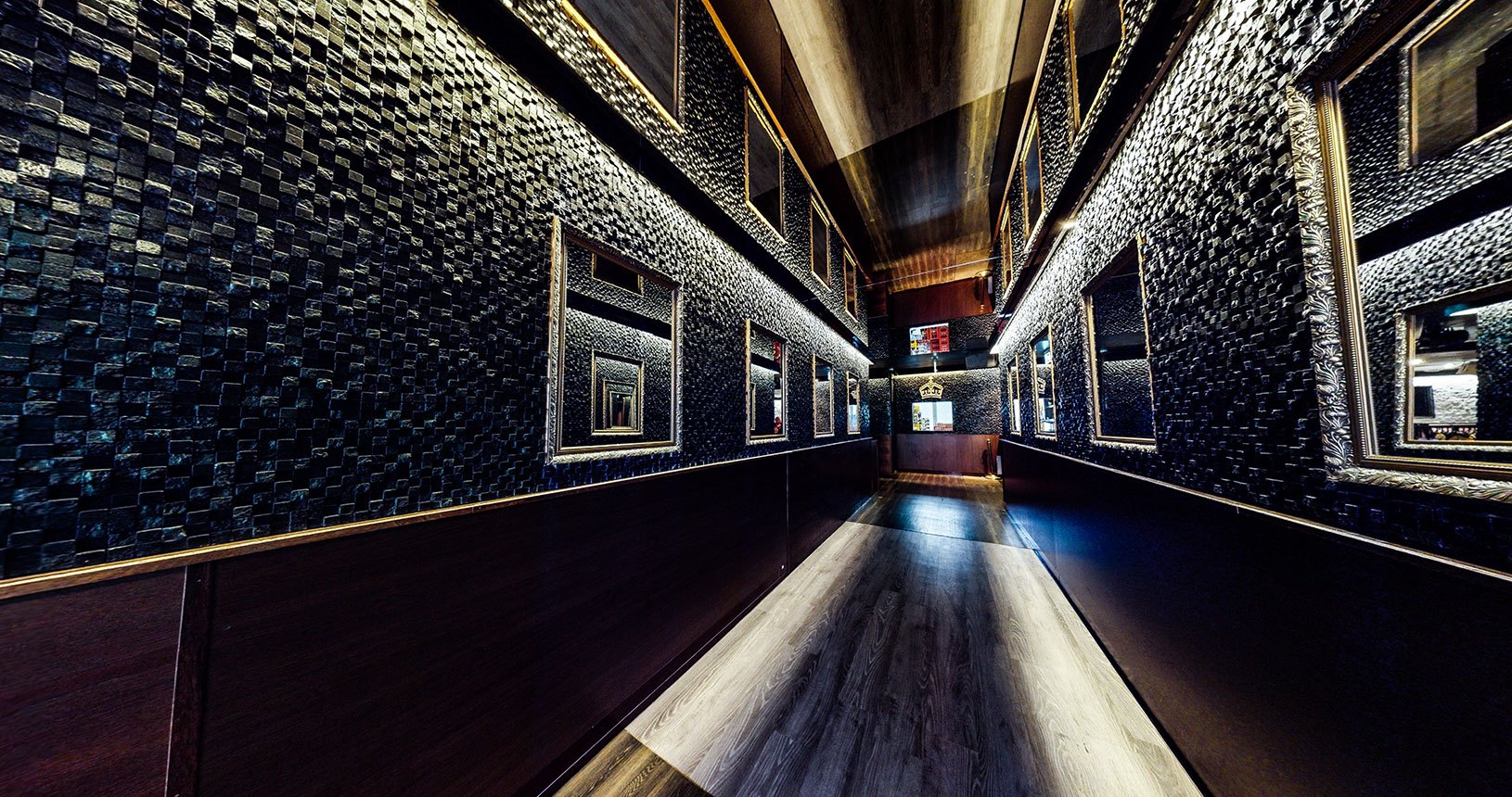 Crowns Club - Club X Terrace München - Nightclub in Munich, Germany