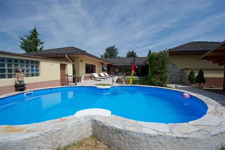 Privathaus Darling - Fkk in Nidderau, Germany